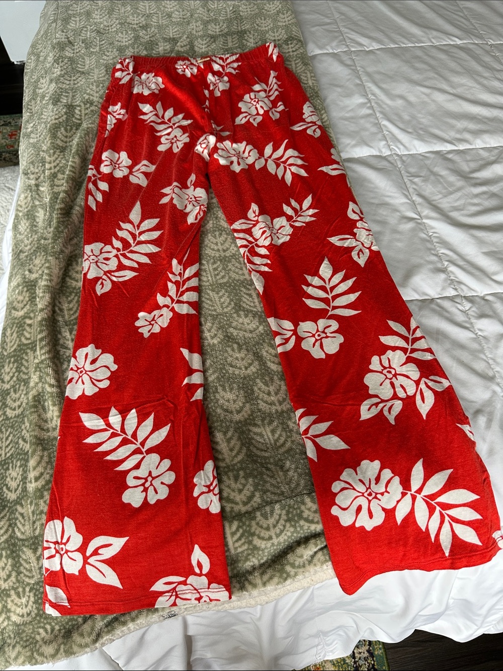 Billabong Red Floral Lounge Pants - Picture 7 of 7